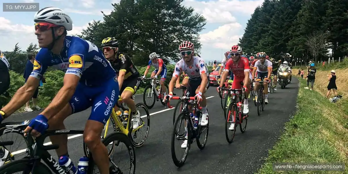 激情碰撞，瞬间点燃！⚽️🏀 锁定我们，见证每一个改写历史的时刻！
